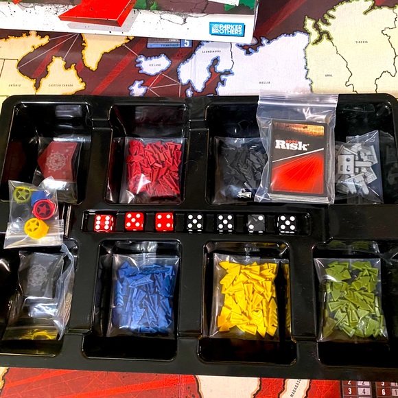 PARKER BROTHERS RISK BOARD GAME VTG 2008 THE GAME OF STRATEGIC CONQUEST HASBRO - Picture 8 of 16